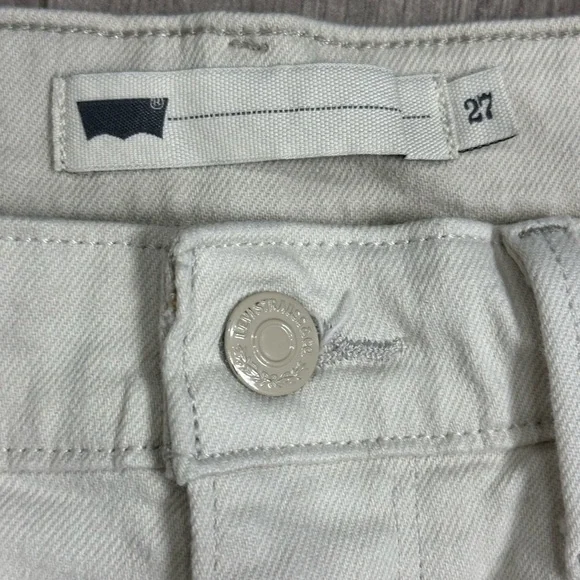 Women’s Levi’s 27 4 Small Denim Shorts Jeans Cream Rolled Hem Stretch 5 Pocket - Picture 7 of 10